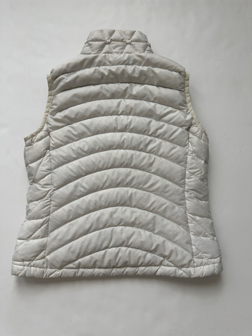 Patagonia Women's Cream Quilted Down Vest - Picture 2 of 5